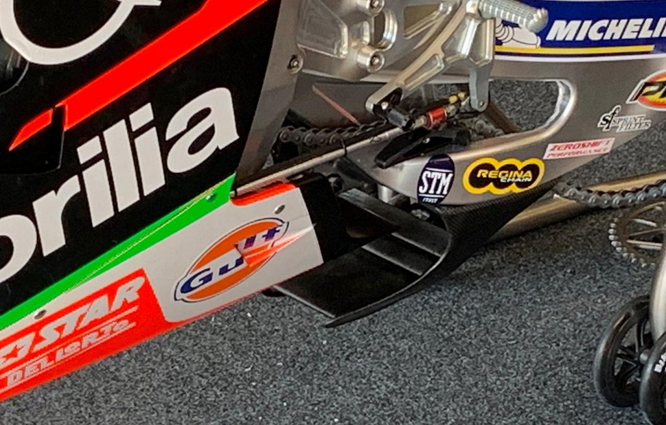 Вот для сравнения спойлер Aprilia RS-GP Вот для сравнения спойлер Aprilia RS-GP