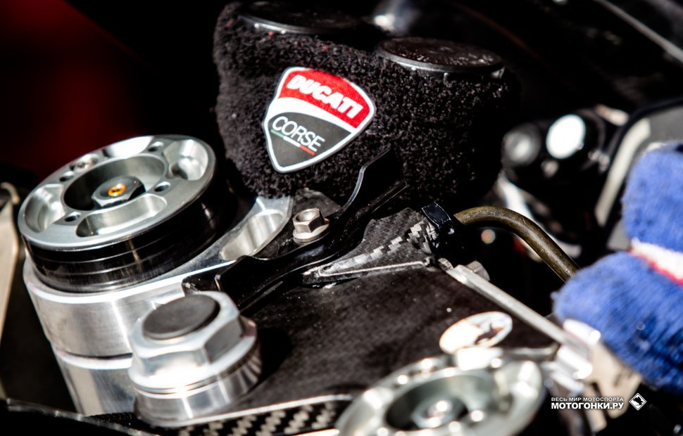 Holeshot device на Ducati Desmosedici GP19 Андреа Довициозо Holeshot device на Ducati Desmosedici GP19 Андреа Довициозо