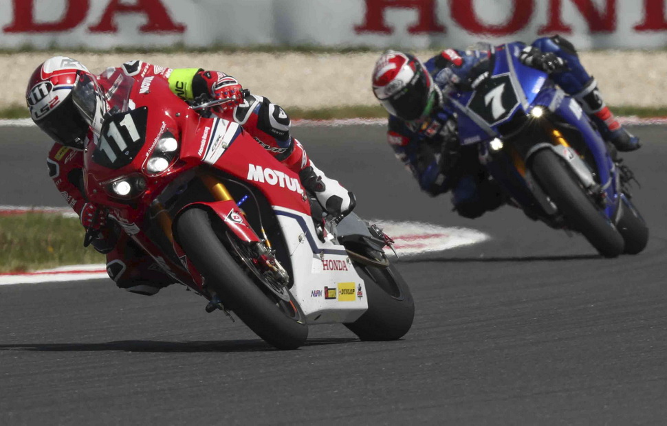 Honda Endurance Racing вышла в лидеры в первой половине заезда Honda Endurance Racing вышла в лидеры в первой половине заезда