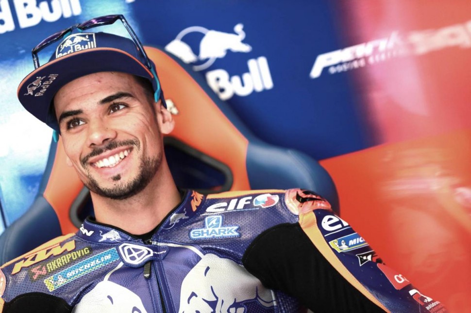 Мигель Оливера остается в Red Bull KTM Tech 3 до конца 2020 года Мигель Оливера остается в Red Bull KTM Tech 3 до конца 2020 года