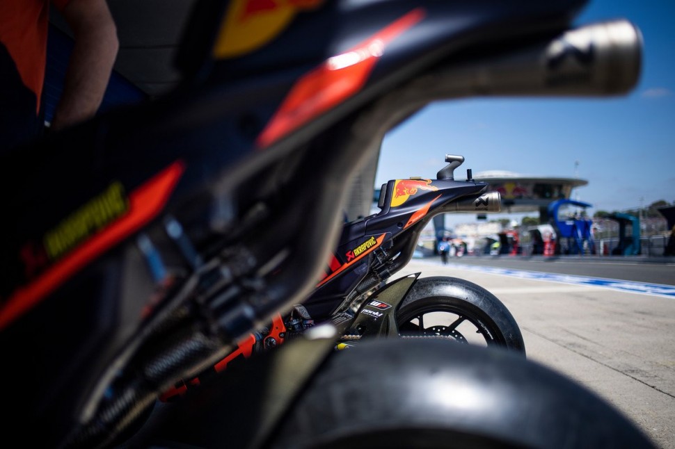 Карбоновый маятник был испытан KTM в Хересе, сразу после Гран-При Испании Карбоновый маятник был испытан KTM в Хересе, сразу после Гран-При Испании