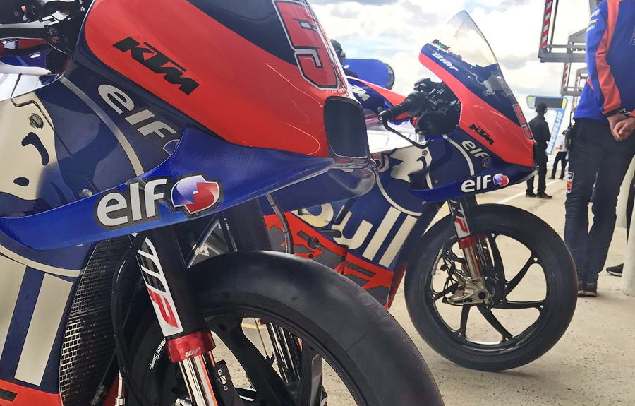 Карбоновые вилки WP на саттелитах Tech 3 KTM Карбоновые вилки WP на саттелитах Tech 3 KTM