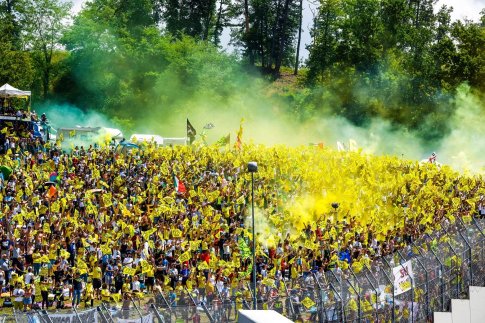 Popolo Giallo - желтая толпа - фан-клуб Росси Popolo Giallo - желтая толпа - фан-клуб Росси