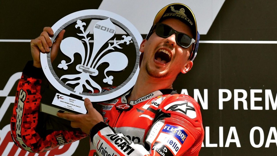 Чтобы взять первую победу с Ducati, Лоренцо потребовалось полтора года и... разрыв отношений с заводом накануне Гран-при Италии Чтобы взять первую победу с Ducati, Лоренцо потребовалось полтора года и... разрыв отношений с заводом накануне Гран-при Италии