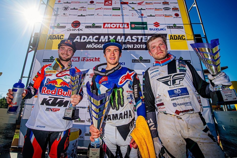 Подиум минувшего этапа ADAC MX Masters в Мёггерсе (Австрия): Сивер выигрывает, Херлингс второй, а Леок возглавил чемпионат Подиум минувшего этапа ADAC MX Masters в Мёггерсе (Австрия): Сивер выигрывает, Херлингс второй, а Леок возглавил чемпионат