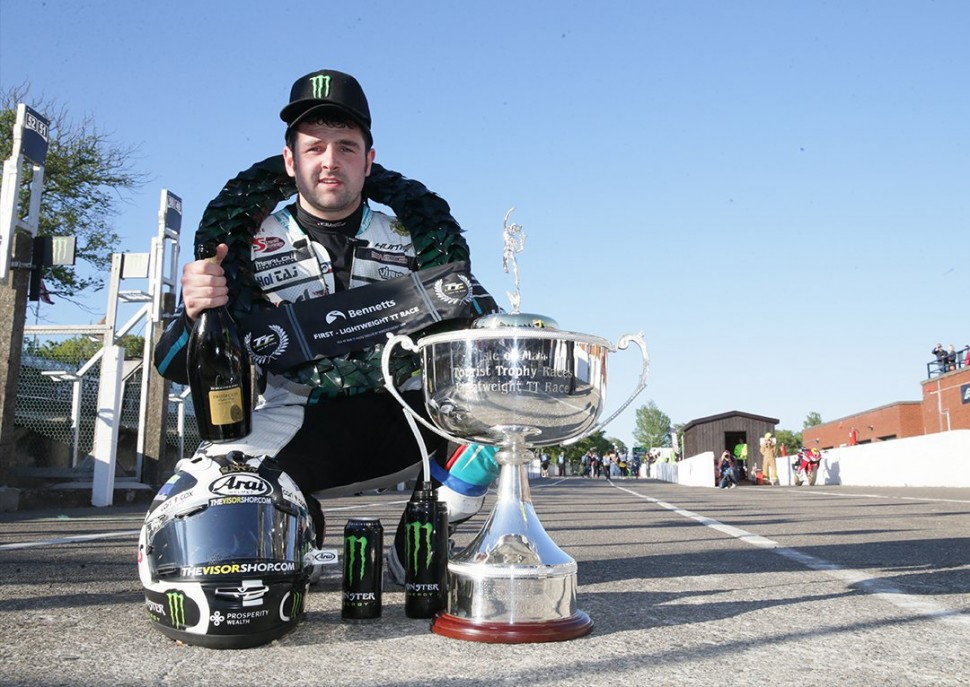 Майкл Данлоп одержал 19-ю победу на IOMTT в карьере Майкл Данлоп одержал 19-ю победу на IOMTT в карьере