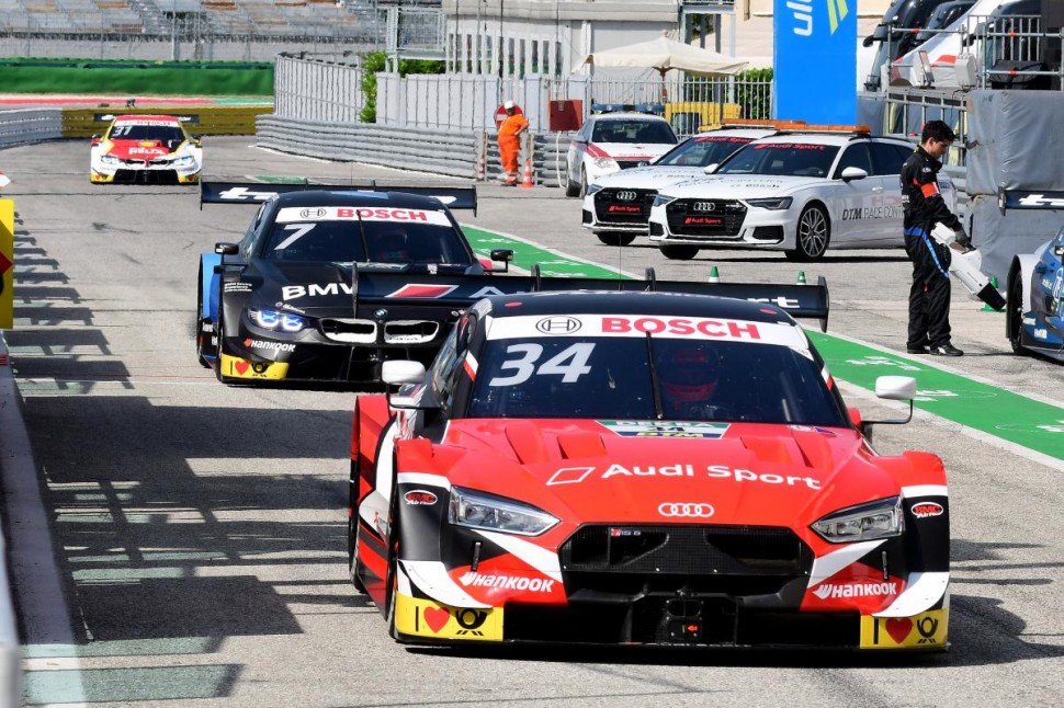 Андреа Довициозо выступает в DTM за рулем заводского саттелита AUDI RS5 Андреа Довициозо выступает в DTM за рулем заводского саттелита AUDI RS5
