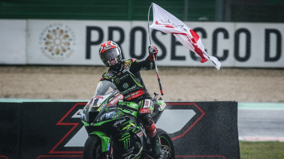 Джонатан Рэй одержал уверенную победу в дождевой гонке MisanoWorldSBK Джонатан Рэй одержал уверенную победу в дождевой гонке MisanoWorldSBK