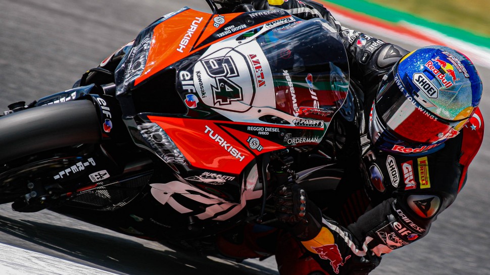Топрак Разгатлиоглу показал лучшую гонку в своей карьере World Superbike, навязав жесткую борьбу Джонатану Рэю Топрак Разгатлиоглу показал лучшую гонку в своей карьере World Superbike, навязав жесткую борьбу Джонатану Рэю
