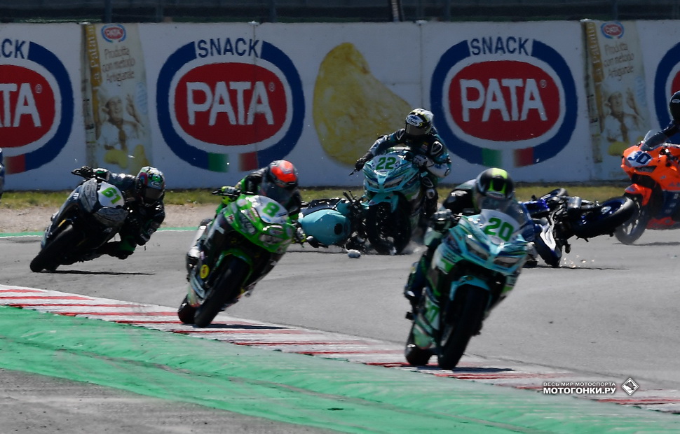 Массовый завал WorldSSP300 с участием Никиты Калинина на этапе в Мизано Массовый завал WorldSSP300 с участием Никиты Калинина на этапе в Мизано