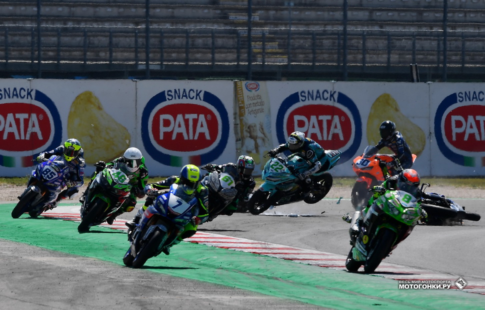 Массовый завал WorldSSP300 с участием Никиты Калинина на этапе в Мизано Массовый завал WorldSSP300 с участием Никиты Калинина на этапе в Мизано
