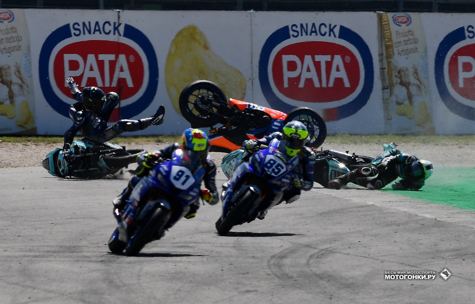 Массовый завал WorldSSP300 с участием Никиты Калинина на этапе в Мизано Массовый завал WorldSSP300 с участием Никиты Калинина на этапе в Мизано
