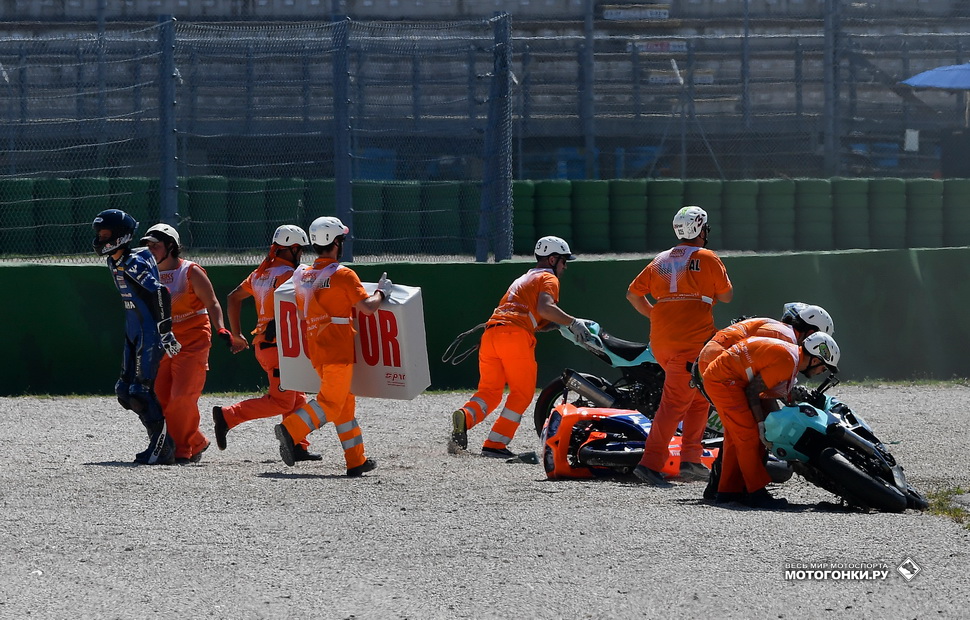 Массовый завал WorldSSP300 с участием Никиты Калинина на этапе в Мизано Массовый завал WorldSSP300 с участием Никиты Калинина на этапе в Мизано