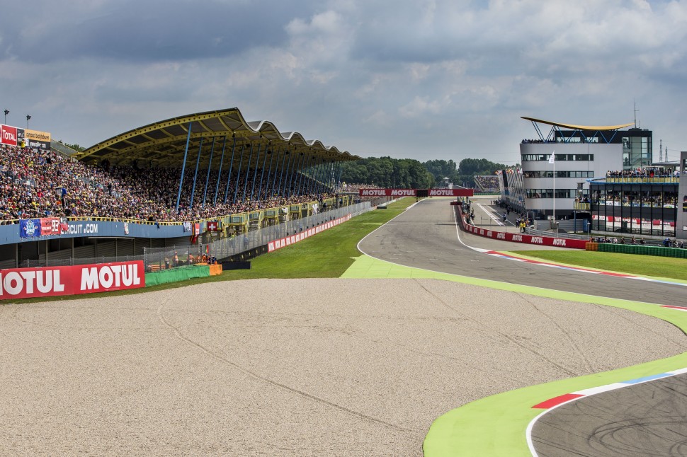 Вид на финишную прямую и последнюю шикану TT Circuit Assen Вид на финишную прямую и последнюю шикану TT Circuit Assen