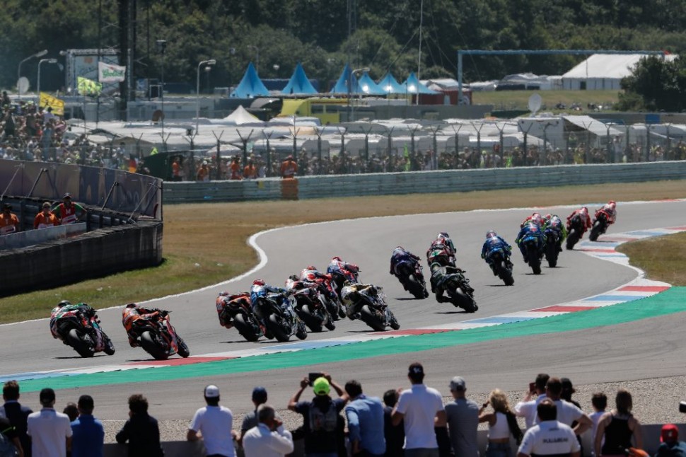 Близость борьбы - главная фишка TT Circuit Assen Близость борьбы - главная фишка TT Circuit Assen