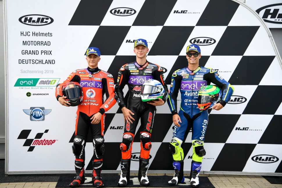 Первая линия стартовой решетки Кубка Мира MotoE, Sachsenring Первая линия стартовой решетки Кубка Мира MotoE, Sachsenring