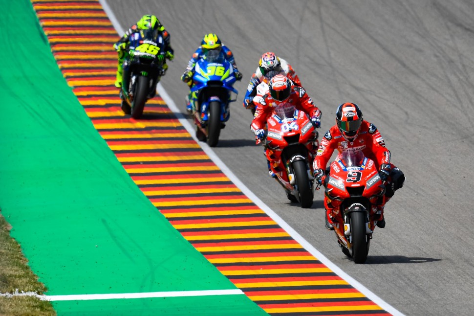 Петруччи и Довициозо - оба были не в лучшей форме на Sachsenring, так что они стали соперниками друг для друга Петруччи и Довициозо - оба были не в лучшей форме на Sachsenring, так что они стали соперниками друг для друга