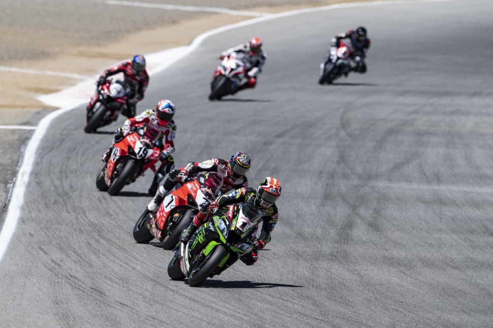 Старты гонок в Laguna Seca были многообещающими, но совсем недолго... Старты гонок в Laguna Seca были многообещающими, но совсем недолго...