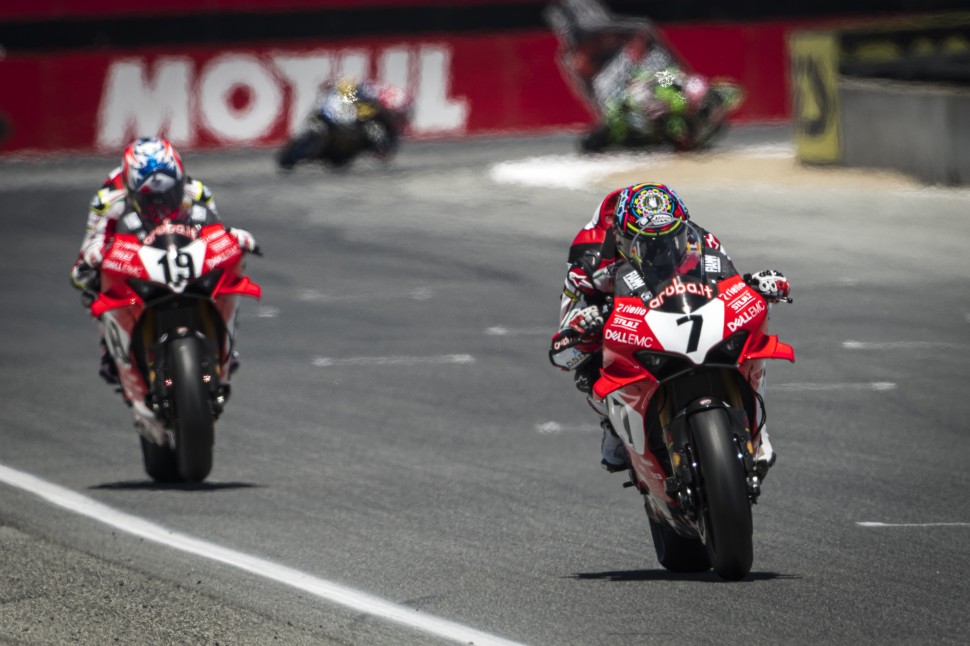 Обычно, на фотографиях Ducati Девис висит на хвосте у Альваро, но только не в Лагуне! Обычно, на фотографиях Ducati Девис висит на хвосте у Альваро, но только не в Лагуне!