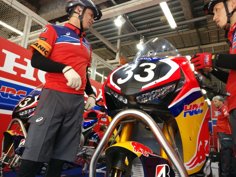 В боксе Red Bull Honda жарко В боксе Red Bull Honda жарко