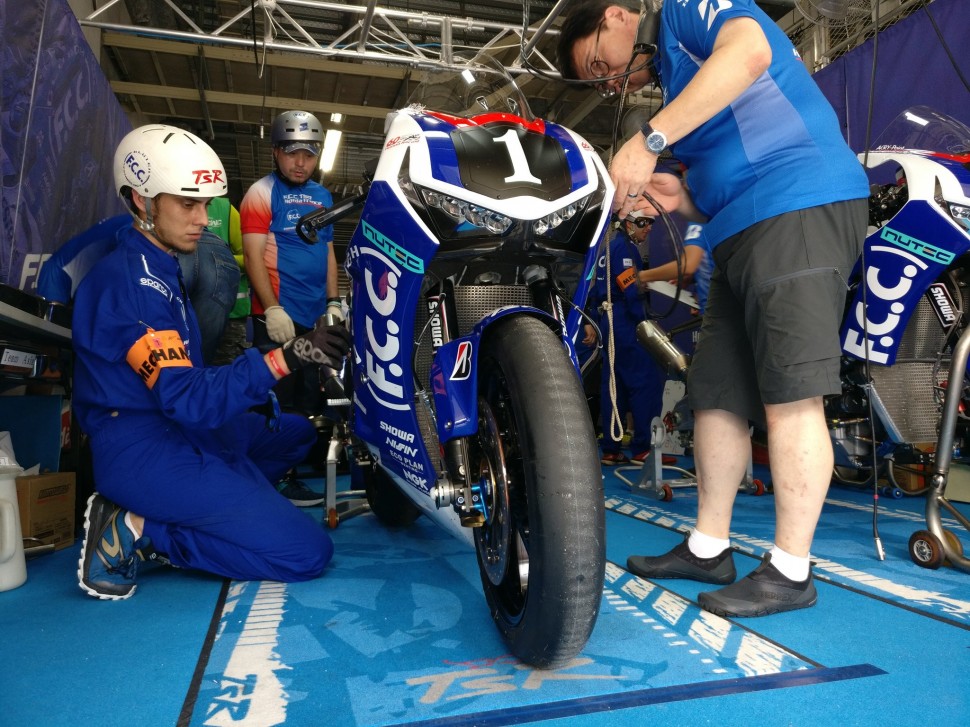 Чемпионы EWC - F.C.C. TSR Honda возглавляют гонку за титулом Чемпионы EWC - F.C.C. TSR Honda возглавляют гонку за титулом