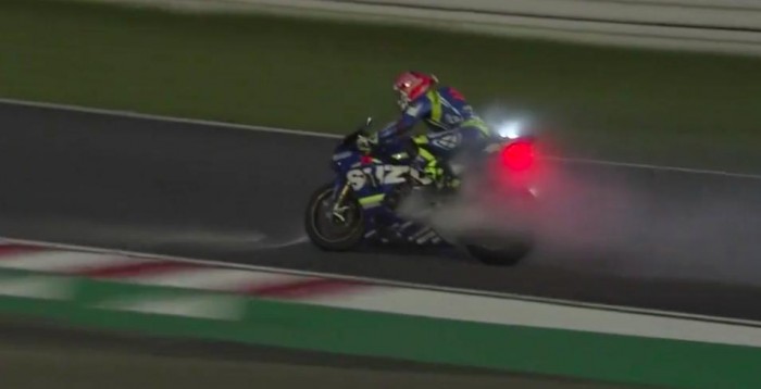 Этьен Массон взорвал двигатель SERT GSX-R1000 практически сразу после выхода с пит-лейна Этьен Массон взорвал двигатель SERT GSX-R1000 практически сразу после выхода с пит-лейна