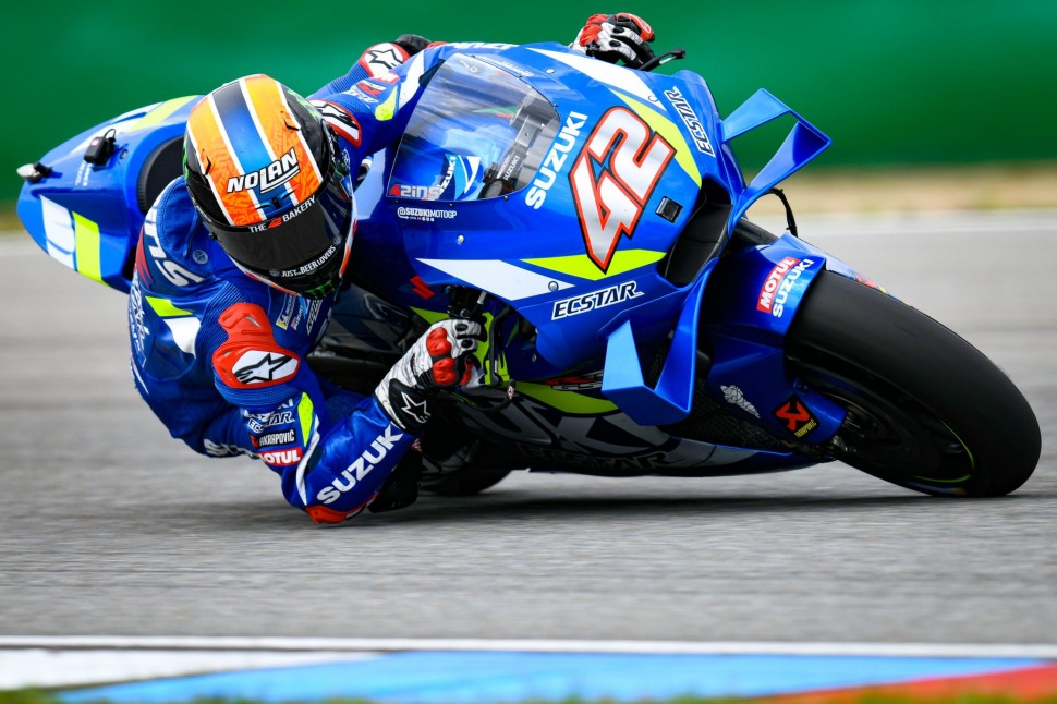 Алекс Ринс продолжил работу с новым обвесом Suzuki GSX-RR Алекс Ринс продолжил работу с новым обвесом Suzuki GSX-RR