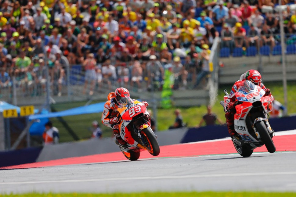 Хорхе Лоренцо одержал чистую победу над Маркесом на Ducati в 2018 году Хорхе Лоренцо одержал чистую победу над Маркесом на Ducati в 2018 году