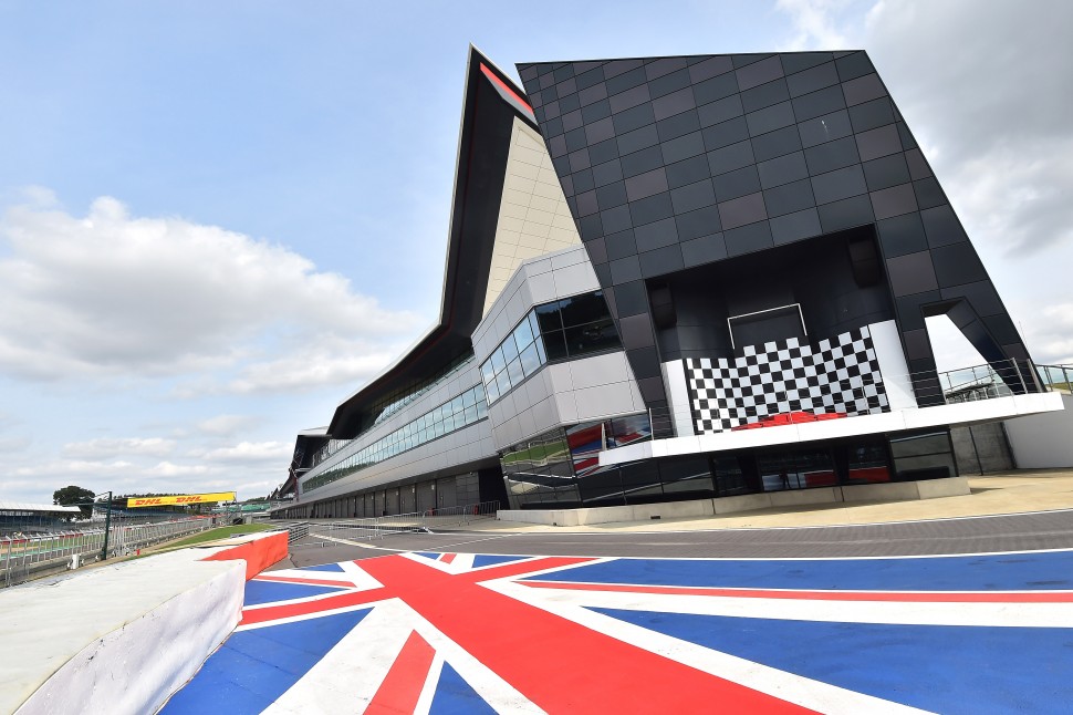 Добро пожаловать в Silverstone Добро пожаловать в Silverstone