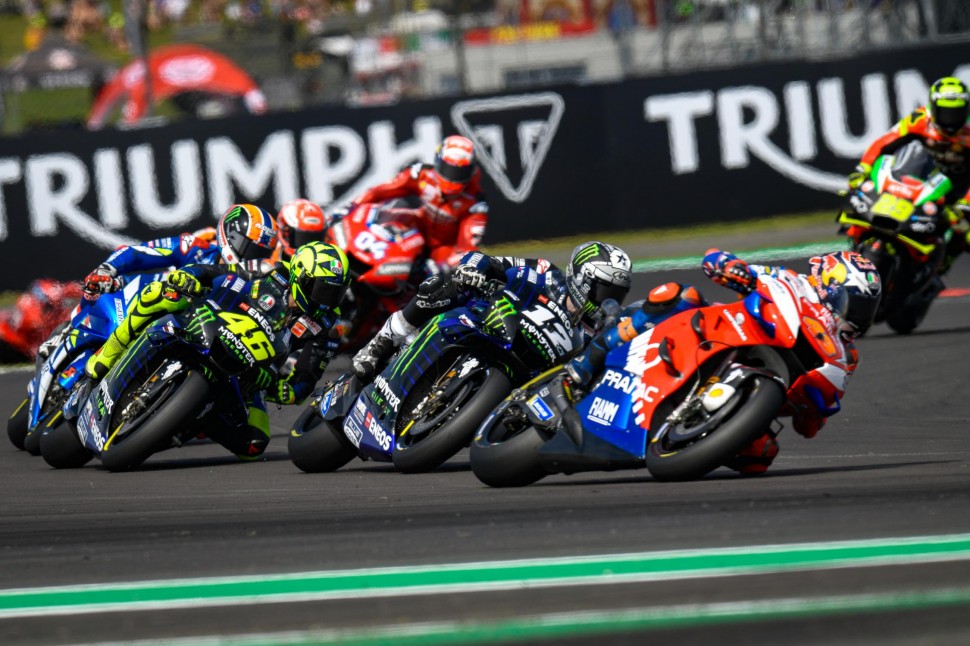 Triumph по полной программе использовал домашний уикенд BritishGP, став его спонсором - но только на этот самый уикенд Triumph по полной программе использовал домашний уикенд BritishGP, став его спонсором - но только на этот самый уикенд