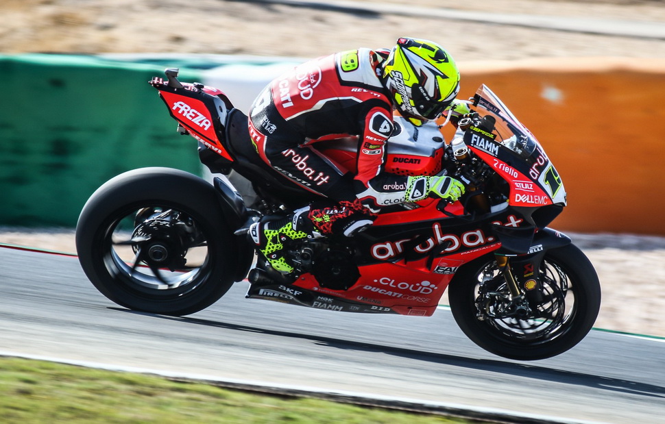 Баутиста использовал все преимущества Ducati перед Kawasaki на прямых, но в связках Ninja были проворней Баутиста использовал все преимущества Ducati перед Kawasaki на прямых, но в связках Ninja были проворней