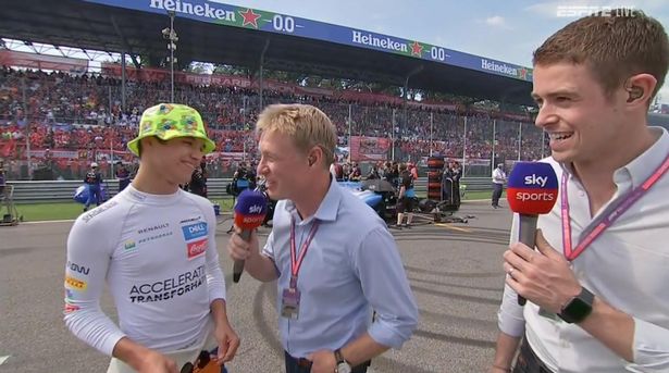 Кадр из интервью с Норрисом на Sky Motori, из которого вырезали картинку для коллажа Кадр из интервью с Норрисом на Sky Motori, из которого вырезали картинку для коллажа