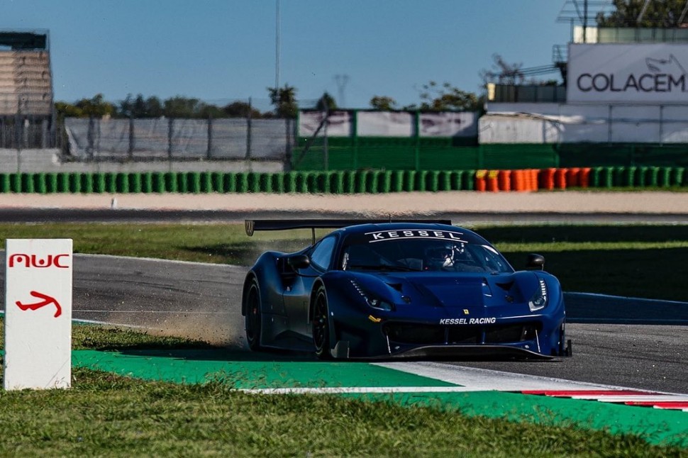 Ferrari 488 GT3 команды Kessel Racing на тестах в Мизано Ferrari 488 GT3 команды Kessel Racing на тестах в Мизано