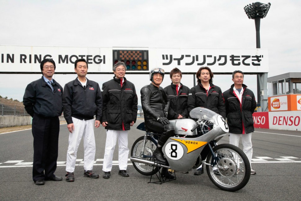 Команда разработчиков Honda RC142 - первого в истории победителя Кубка производителей Honda Команда разработчиков Honda RC142 - первого в истории победителя Кубка производителей Honda