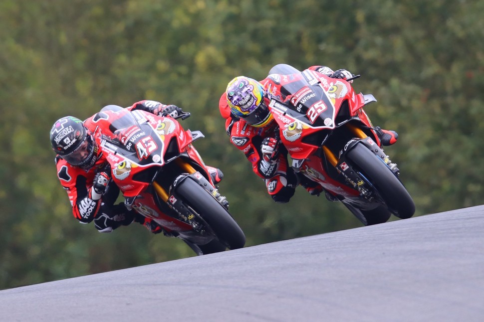 Дуэль напарников по Be Wiser Ducati Дуэль напарников по Be Wiser Ducati
