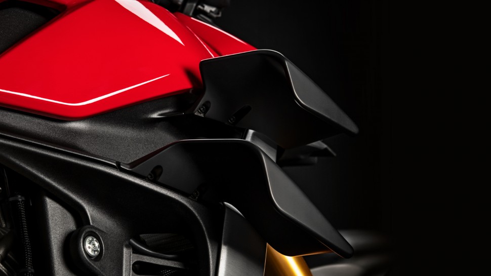 Ducati Streetfighter V4 (2020) - двойные закрылки типа biplan Ducati Streetfighter V4 (2020) - двойные закрылки типа biplan