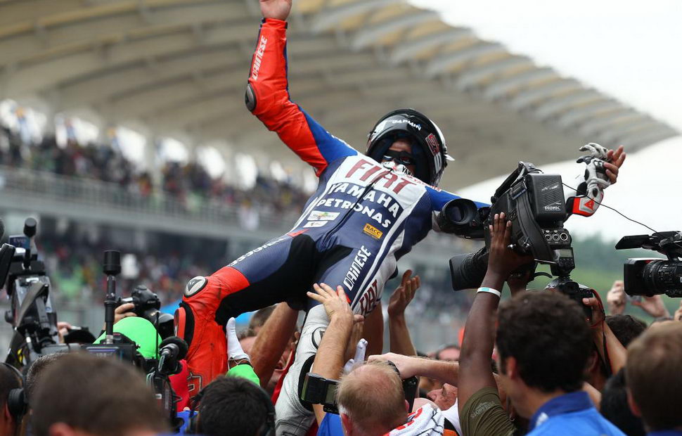 Девять лет назад в Сепанге Хорхе Лоренцо стал чемпионом MotoGP впервые, установив новый рекорд по очкам Девять лет назад в Сепанге Хорхе Лоренцо стал чемпионом MotoGP впервые, установив новый рекорд по очкам