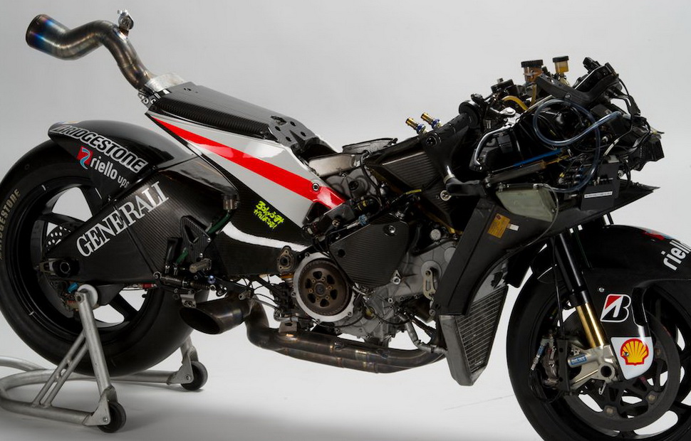 То, что сделал с Desmosedici Валентино Росси, трудно оценить - он заставил Ducati совершить шаг в сторону То, что сделал с Desmosedici Валентино Росси, трудно оценить - он заставил Ducati совершить шаг в сторону