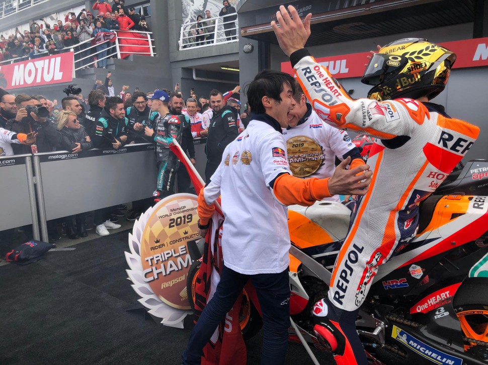 Марк Маркес обеспечил Honda третий подряд Triple Crown Марк Маркес обеспечил Honda третий подряд Triple Crown