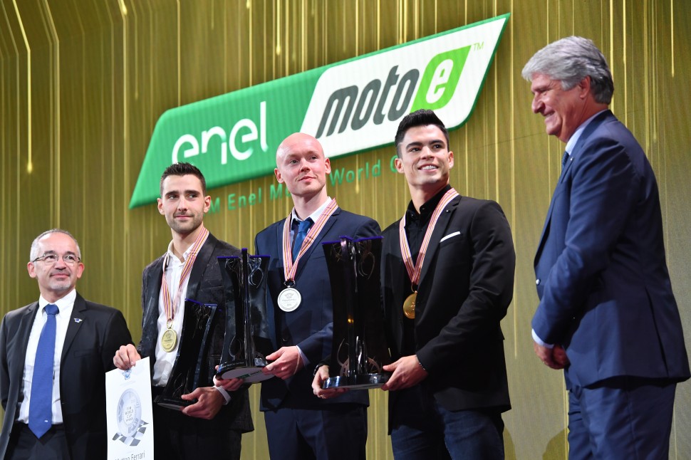 Призеры Кубка мира 2019 года MotoE: Феррари, Смит, Гранадо Призеры Кубка мира 2019 года MotoE: Феррари, Смит, Гранадо