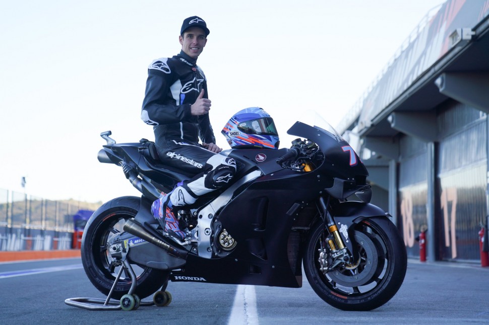 Алекс Маркес (пока еще не на своем) Honda RC213V команды LCR Honda Алекс Маркес (пока еще не на своем) Honda RC213V команды LCR Honda