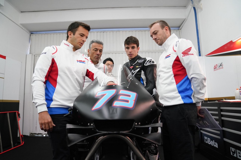 Алекс Маркес вступил в Repsol Honda вместо Хорхе Лоренцо Алекс Маркес вступил в Repsol Honda вместо Хорхе Лоренцо