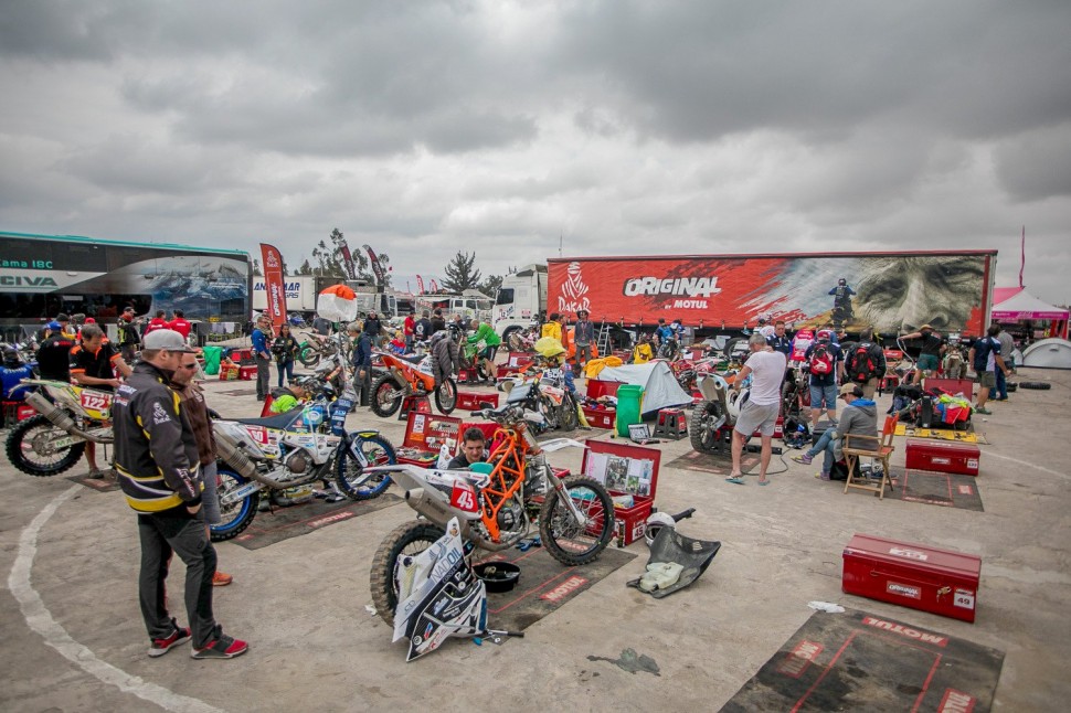 Так выглядит лагерь Original by Motul: помогать пилотам не имеет права никто Так выглядит лагерь Original by Motul: помогать пилотам не имеет права никто