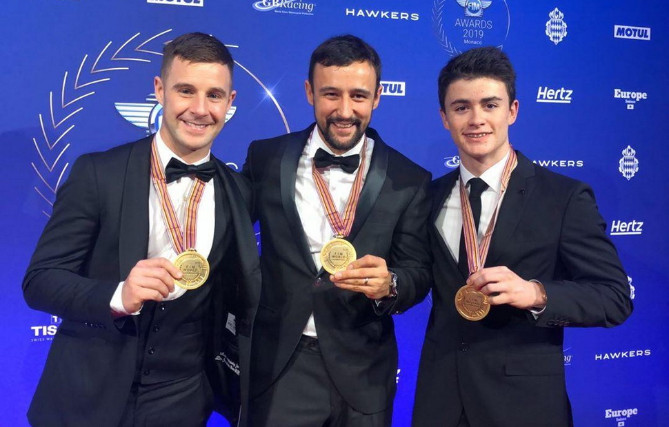 Три чемпиона мира в Супербайке: Джонатан Рэй (WSBK), Ренди Крумменахер (WSS) и Мануэль Гонсалес (WSSP300) Три чемпиона мира в Супербайке: Джонатан Рэй (WSBK), Ренди Крумменахер (WSS) и Мануэль Гонсалес (WSSP300)