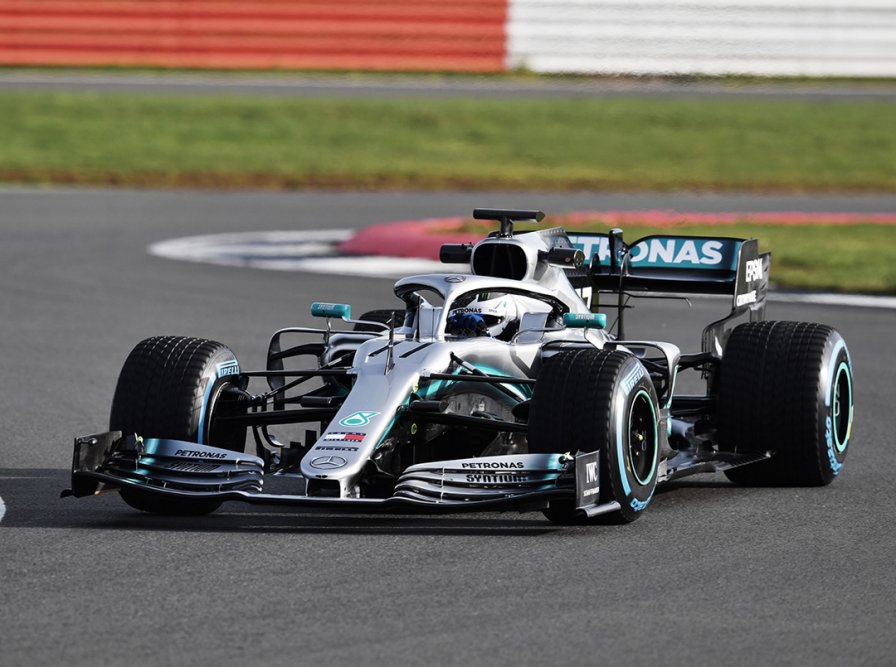 Болид Mercedes-AMG F1 W10 EQ Power+ имеет мощность более 1000 л.с. Болид Mercedes-AMG F1 W10 EQ Power+ имеет мощность более 1000 л.с.