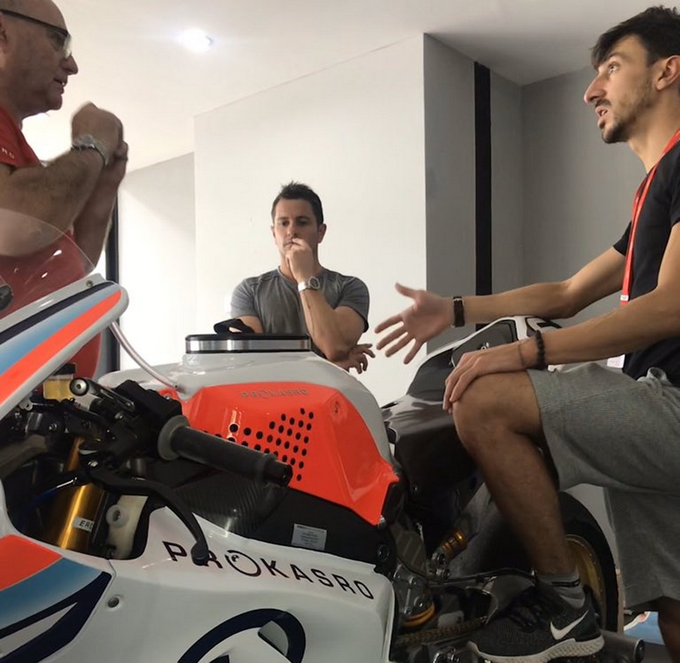 Ренди Де Пюнье в гараже Team ERC Ducati Ренди Де Пюнье в гараже Team ERC Ducati