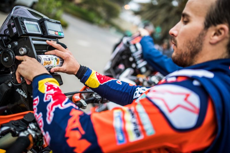 KTM 450 Rally: заводские навигационные башни оснащены автоматикой для прокрутки роадбуков KTM 450 Rally: заводские навигационные башни оснащены автоматикой для прокрутки роадбуков