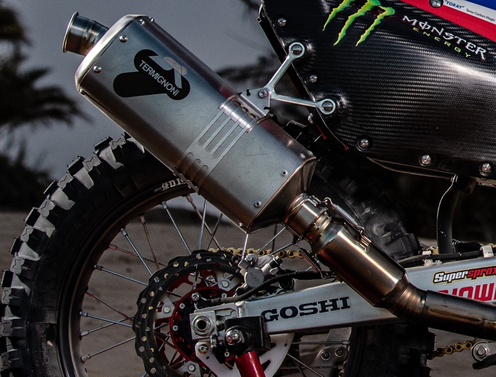 Выпуск Acrapovic из титана разработан специально для Honda CRF450 Rally заводской команды Выпуск Acrapovic из титана разработан специально для Honda CRF450 Rally заводской команды
