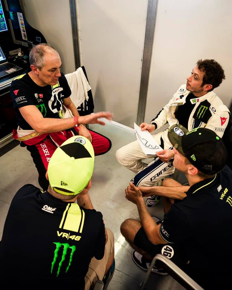 Monster VR46 обсуждает командную стратегию: Уччио, ты - слабое звено Monster VR46 обсуждает командную стратегию: Уччио, ты - слабое звено