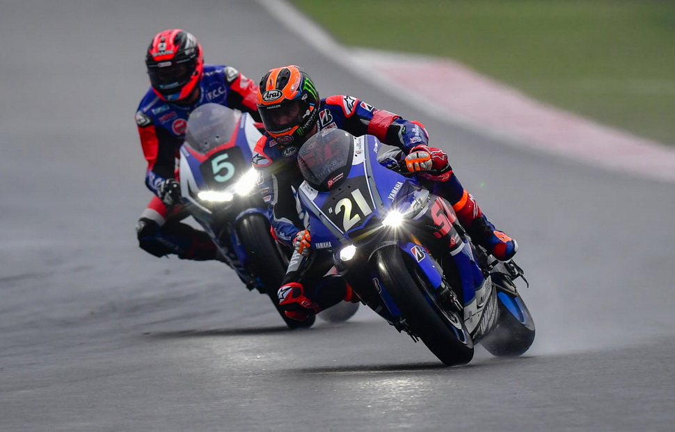 Вот эта дуэль - между Yamaha Sepang Racing и F.C.C. TSR Honda должна была стать гвоздем программы Вот эта дуэль - между Yamaha Sepang Racing и F.C.C. TSR Honda должна была стать гвоздем программы